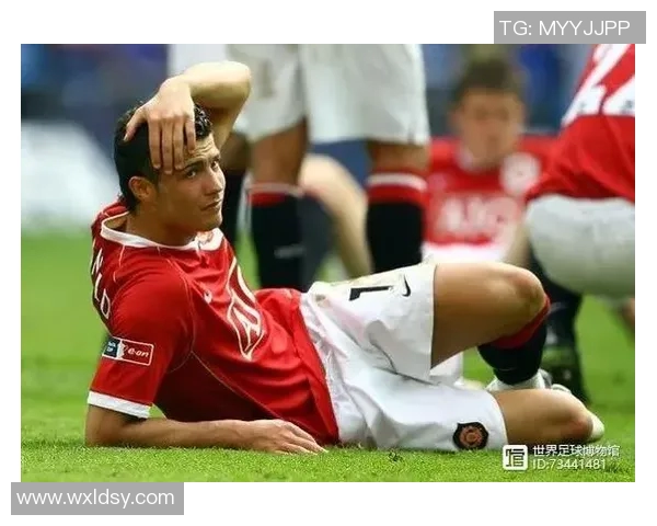 白衣少年足球明星的崛起与梦想追逐之路探秘